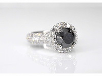 Witgouden entourage ring met grote natuurlijke diamanten en een zwarte diamant - afbeelding 3 van  8