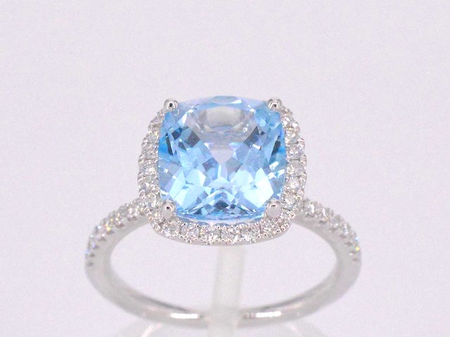 Witgouden entourage ring met kussenvorm topaas - afbeelding 1 van  7