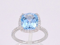 Witgouden entourage ring met kussenvorm topaas - afbeelding 1 van  7