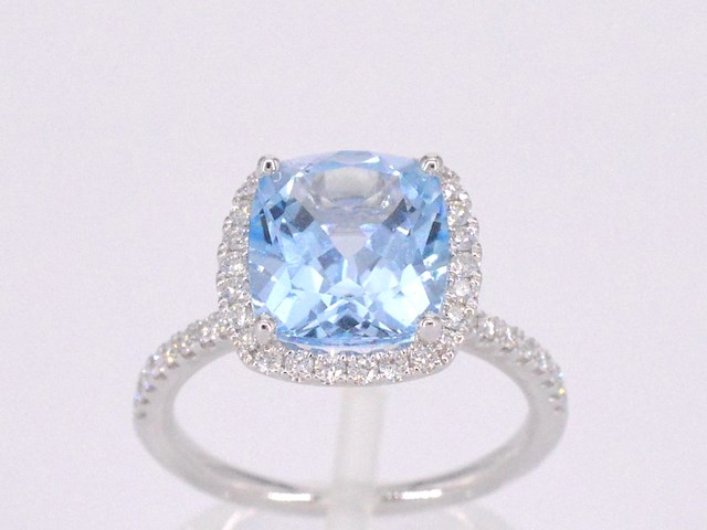 Witgouden entourage ring met kussenvormig geslepen topaas - afbeelding 1 van  8