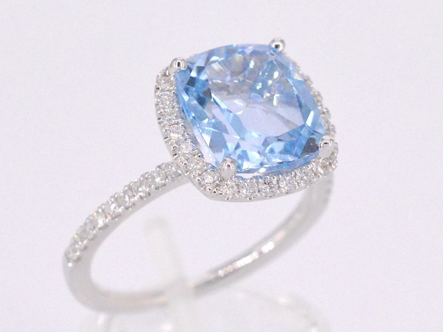 Witgouden entourage ring met kussenvormig geslepen topaas - afbeelding 5 van  6