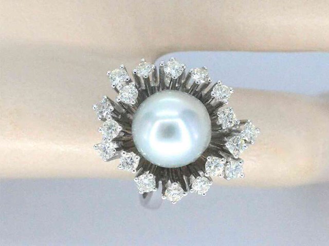 Witgouden entourage ring met natuurlijke diamanten en een bijzondere zuidzee parel - afbeelding 3 van  10
