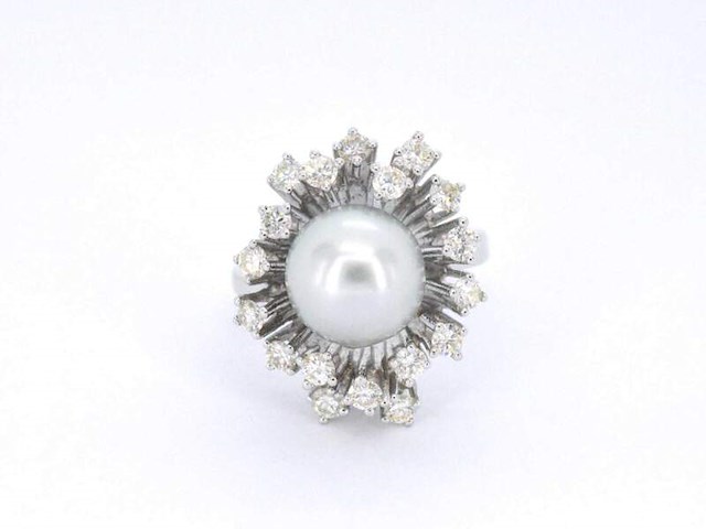 Witgouden entourage ring met natuurlijke diamanten en een bijzondere zuidzee parel - afbeelding 7 van  10