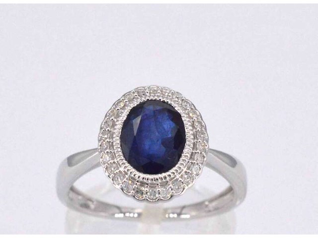 Witgouden entourage ring met natuurlijke diamanten en saffier - afbeelding 1 van  11