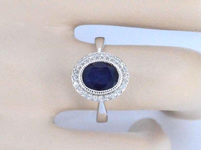 Witgouden entourage ring met natuurlijke diamanten en saffier - afbeelding 4 van  11