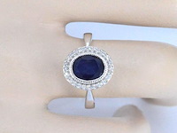 Witgouden entourage ring met natuurlijke diamanten en saffier - afbeelding 4 van  11