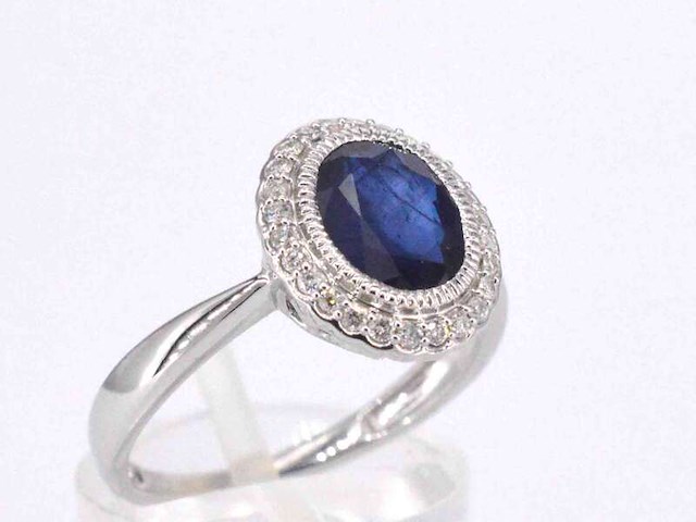 Witgouden entourage ring met natuurlijke diamanten en saffier - afbeelding 7 van  11
