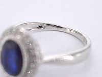 Witgouden entourage ring met natuurlijke diamanten en saffier - afbeelding 11 van  11