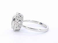 Witgouden entourage ring met natuurlijke diamanten en saffier - afbeelding 7 van  11