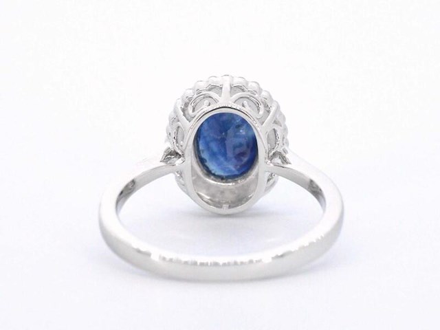 Witgouden entourage ring met natuurlijke diamanten en saffier - afbeelding 9 van  11