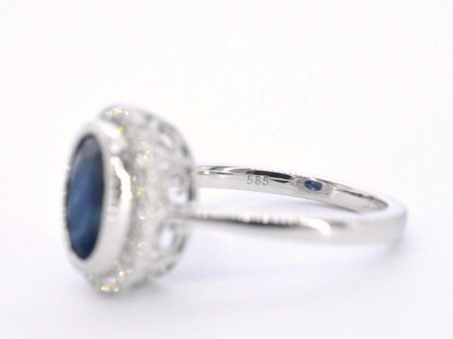 Witgouden entourage ring met natuurlijke diamanten en saffier - afbeelding 11 van  11
