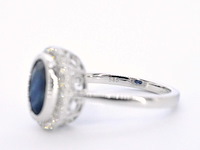 Witgouden entourage ring met natuurlijke diamanten en saffier - afbeelding 11 van  11