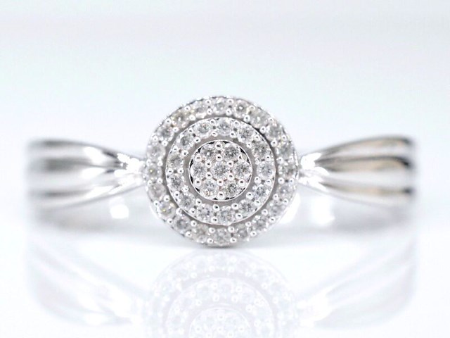 Witgouden entourage ring met natuurlijke diamanten - afbeelding 1 van  9