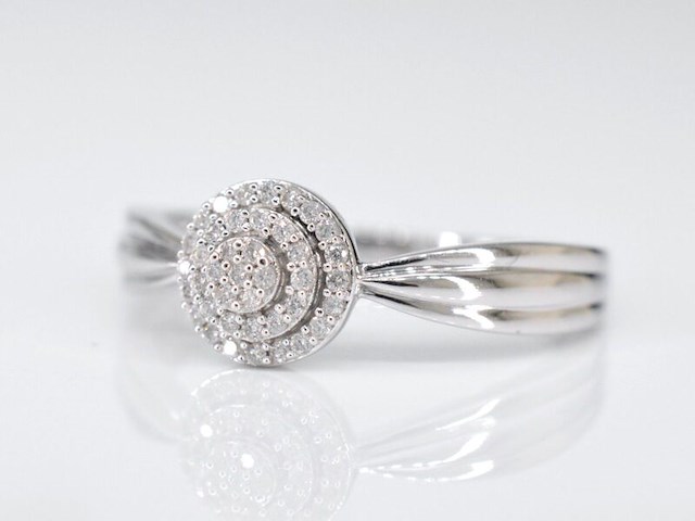 Witgouden entourage ring met natuurlijke diamanten - afbeelding 4 van  9