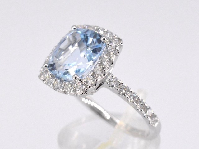 Witgouden entourage ring met natuurlijke topaas en diamanten - afbeelding 4 van  9