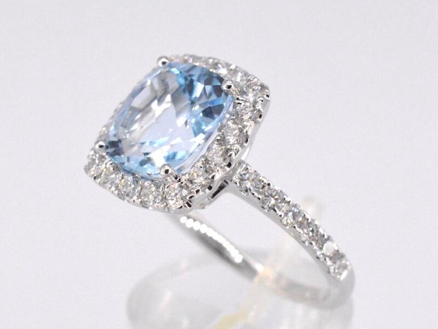 Witgouden entourage ring met natuurlijke topaas en diamanten - afbeelding 4 van  9