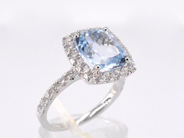 Witgouden entourage ring met natuurlijke topaas en diamanten - afbeelding 5 van  9
