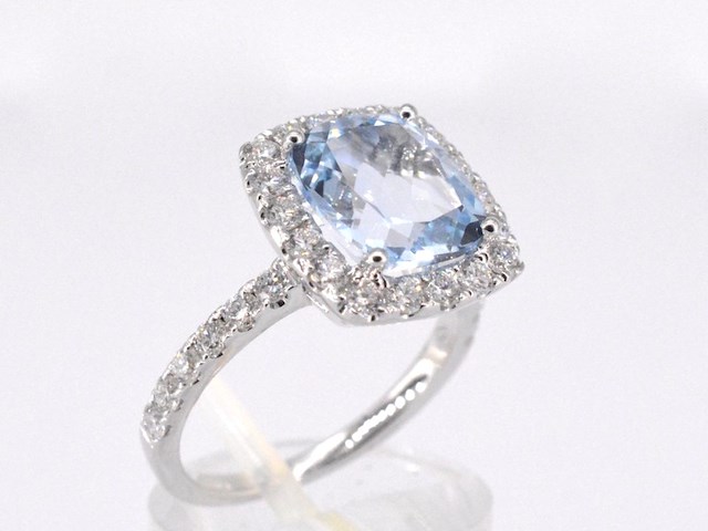 Witgouden entourage ring met natuurlijke topaas en diamanten - afbeelding 5 van  9