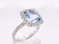 Witgouden entourage ring met natuurlijke topaas en diamanten - afbeelding 5 van  9