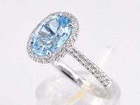 Witgouden entourage ring met ovaal geslepen topaas - afbeelding 5 van  9