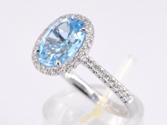 Witgouden entourage ring met ovaal geslepen topaas - afbeelding 5 van  10