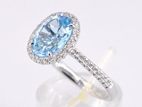 Witgouden entourage ring met ovaal geslepen topaas - afbeelding 5 van  10