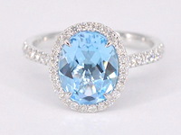 Witgouden entourage ring met ovaal geslepen topaas - afbeelding 7 van  10