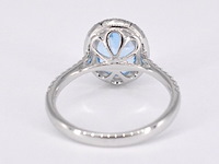 Witgouden entourage ring met ovaal geslepen topaas - afbeelding 8 van  10