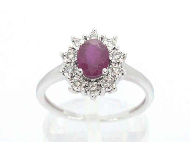 Witgouden entourage ring met robijn en diamanten - afbeelding 1 van  7