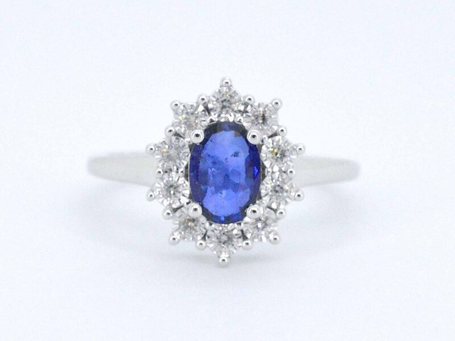 Witgouden entourage ring met saffier en briljanten - afbeelding 8 van  11