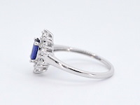 Witgouden entourage ring met saffier en briljanten - afbeelding 7 van  11