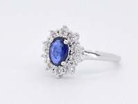 Witgouden entourage ring met saffier en briljanten - afbeelding 10 van  11