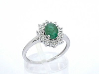 Witgouden entourage ring met smaragd en diamanten - afbeelding 5 van  11