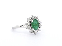 Witgouden entourage ring met smaragd en diamanten - afbeelding 7 van  11