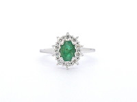 Witgouden entourage ring met smaragd en diamanten - afbeelding 8 van  11