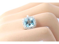 Witgouden entourage ring met topaas en diamanten - afbeelding 2 van  8