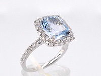 Witgouden entourage ring met topaas en diamanten - afbeelding 8 van  8