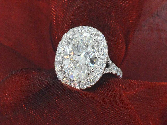Witgouden entourage ring ovaal 5.00 ct igi - afbeelding 1 van  9