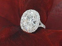 Witgouden entourage ring ovaal 5.00 ct igi