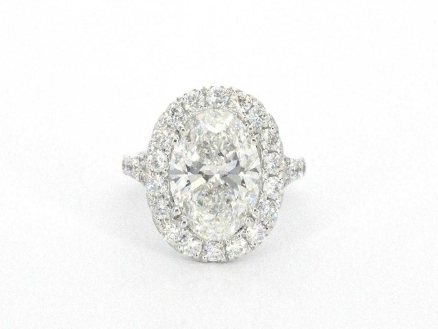 Witgouden entourage ring ovaal diamant 5.00 carat - afbeelding 6 van  9