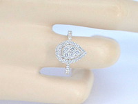 Witgouden entourage ring pear shape diamant - afbeelding 3 van  10