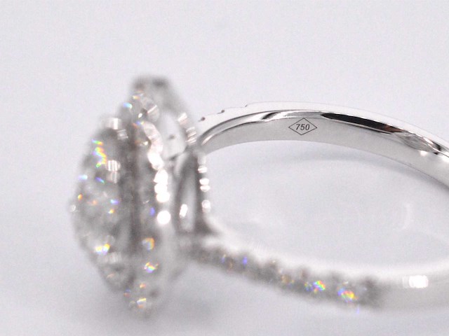 Witgouden entourage ring pear shape diamant - afbeelding 7 van  10