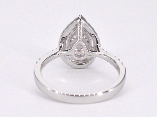 Witgouden entourage ring pear shape diamant - afbeelding 10 van  10