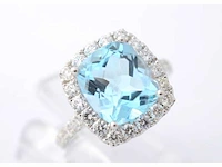 Witgouden entourage ring topaas diamant