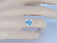Witgouden entourage ring topaas ovaal - afbeelding 2 van  9