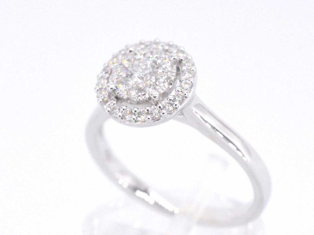 Witgouden entourage ring vol gezet met diamanten - afbeelding 5 van  10