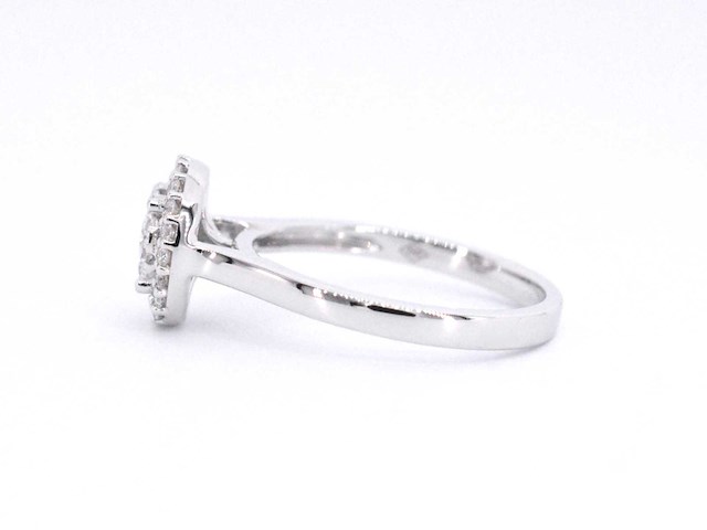 Witgouden entourage ring vol gezet met diamanten - afbeelding 7 van  10