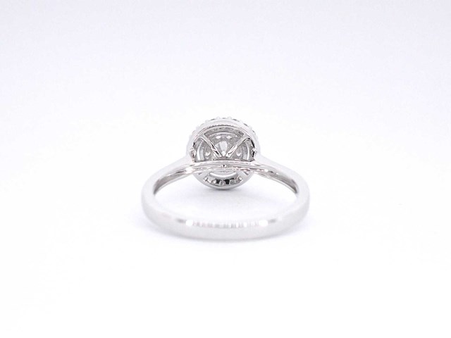 Witgouden entourage ring vol gezet met diamanten - afbeelding 9 van  10