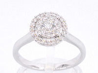 Witgouden entourage ring vol gezet met diamanten