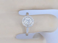 Witgouden entourage ring vol gezet met diamanten - afbeelding 4 van  11